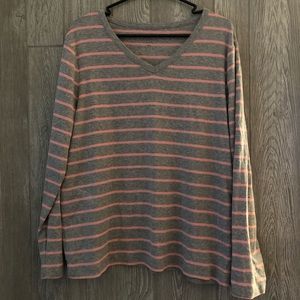 ⭐️⭐️⭐️Croft and Barrow- Women’s striped V Neck⭐️⭐️